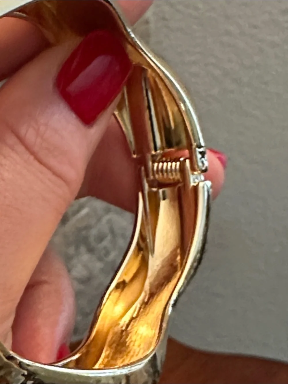 Fashion Jewelry Gold Textured Wave Bangle Bracelet
